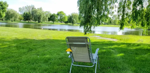 758 Moore DR #758, Elk Grove Village, IL 60007