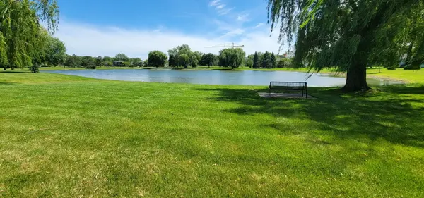 758 Moore DR #758, Elk Grove Village, IL 60007