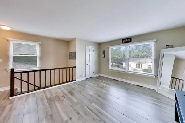 758 Moore DR #758, Elk Grove Village, IL 60007