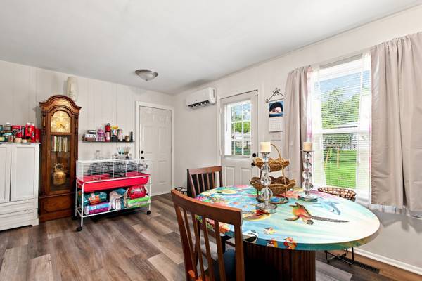 1672 Evergreen AVE, Hanover Park, IL 60133
