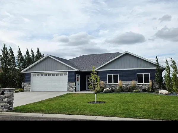 1294 Linden CT, Wahpeton, ND 58075