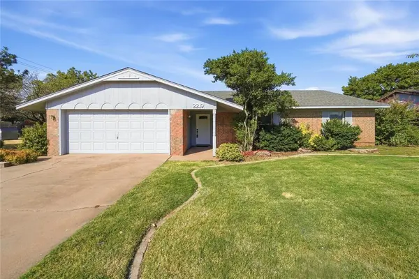 2219 N Flamingo LN, Altus, OK 73521