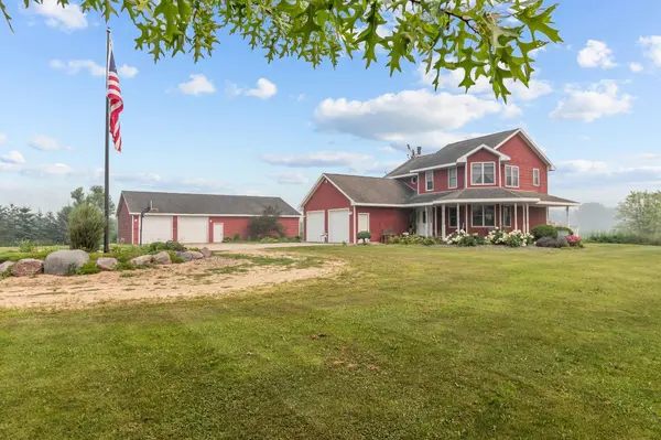 E7911 SYMCO RD, Bear Creek, WI 54922