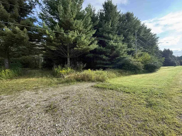 444 OAKRIDGE DR #1, Hobart, WI 54155