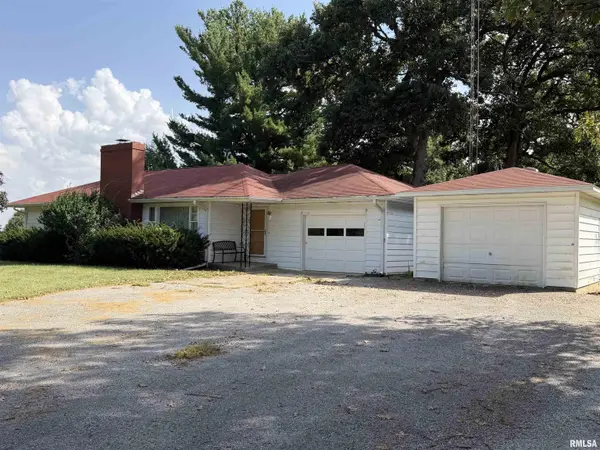 2617 Loami RD, Jacksonville, IL 62650