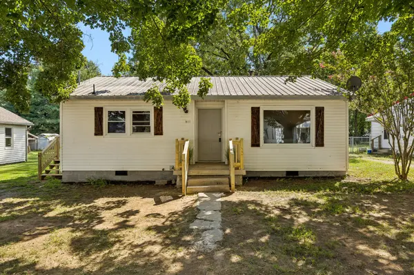 527 3rd St, Lawrenceburg, TN 38464