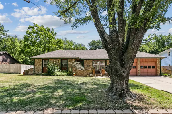 849 E Sunrise St, Derby, KS 67037
