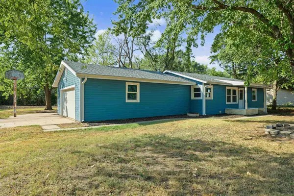 1639 Comanche Rd, Mcpherson, KS 67460