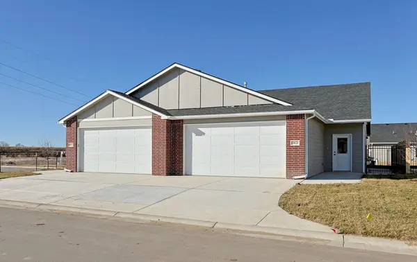 3835 S Blue Lake Ct, Wichita, KS 67215