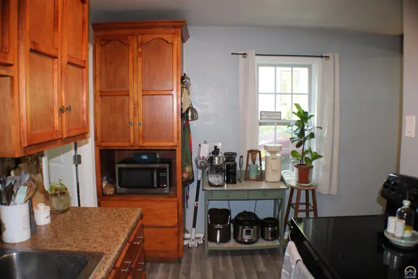 1904 SE Michigan AVE, Topeka, KS 66607