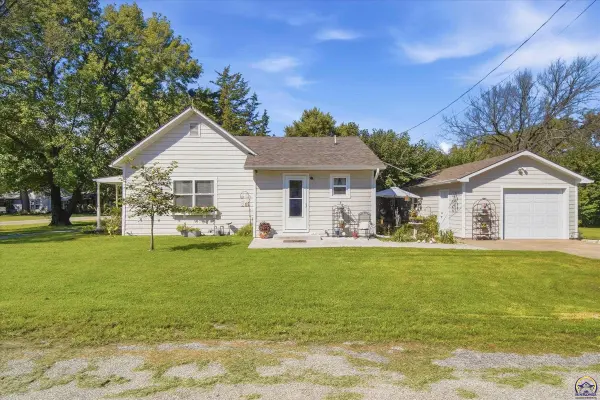 284 Ellinwood ST, Osage City, KS 66523