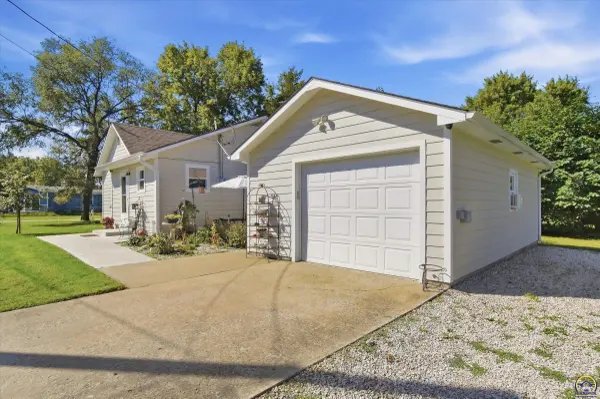 284 Ellinwood ST, Osage City, KS 66523