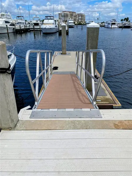 2800 HARBOURSIDE DR #E-21, Longboat Key, FL 34228