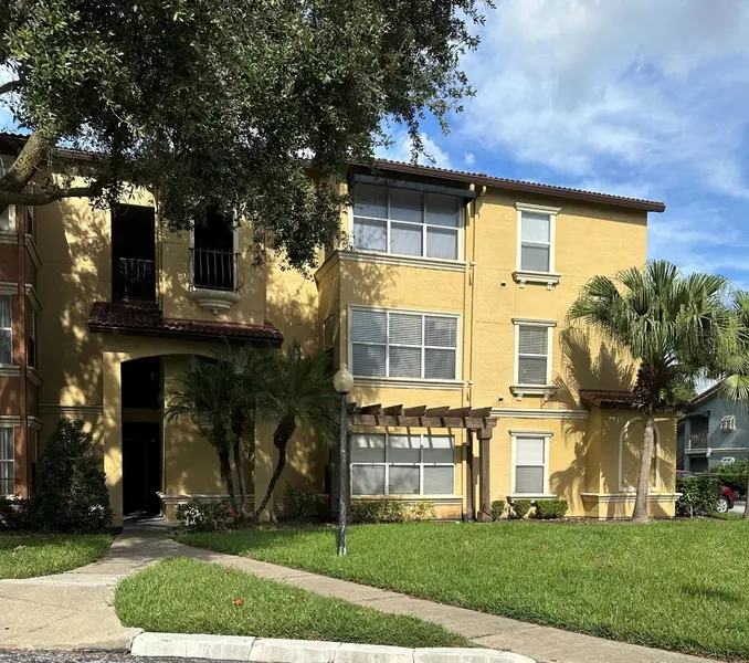5124 CONROY RD #18, Orlando, FL 32811