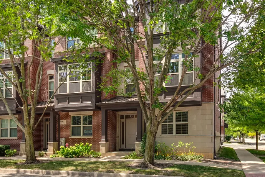 726 Summit LN, Vernon Hills, IL 60061