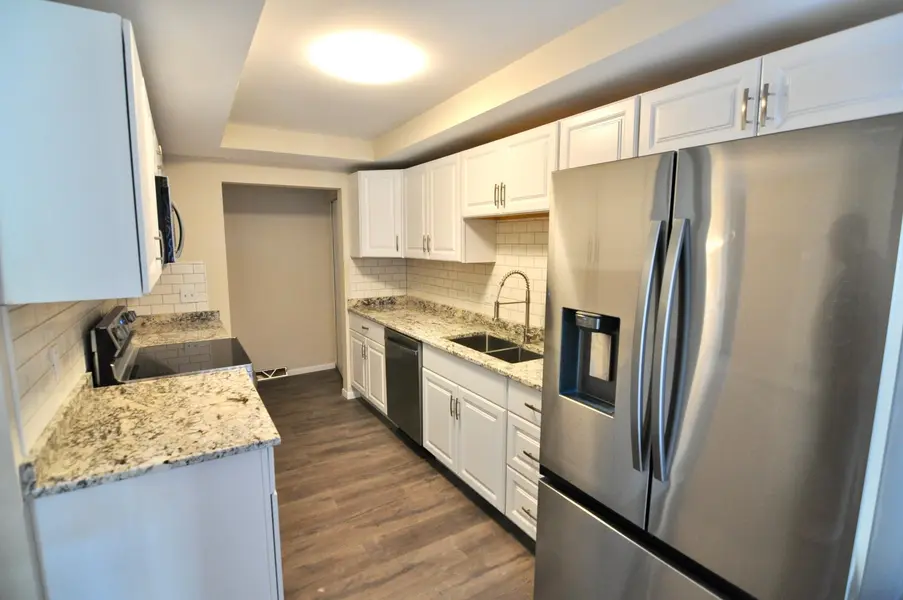 5845 Lake Curve LN, Brooklyn Center, MN 55429