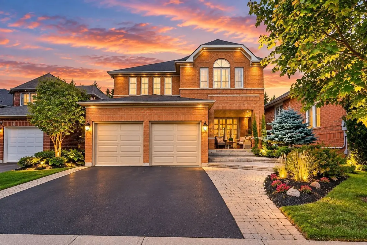 499 Silken Laumann DR, Newmarket, ON L3X 2H9