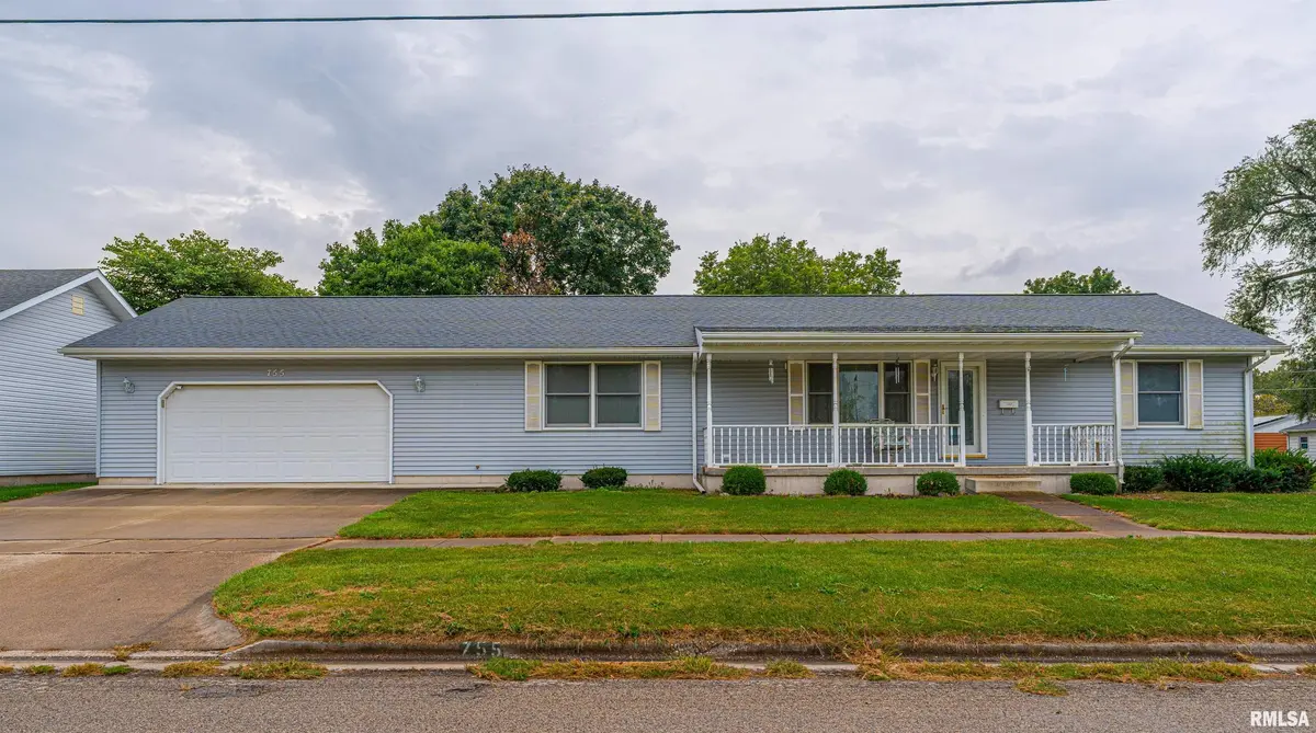 755 13TH ST, Lincoln, IL 62656