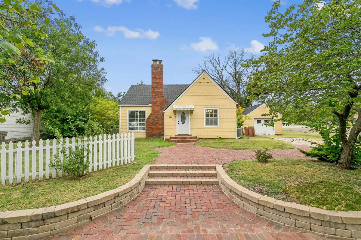521 N Marshall St, Cheney, KS 67025