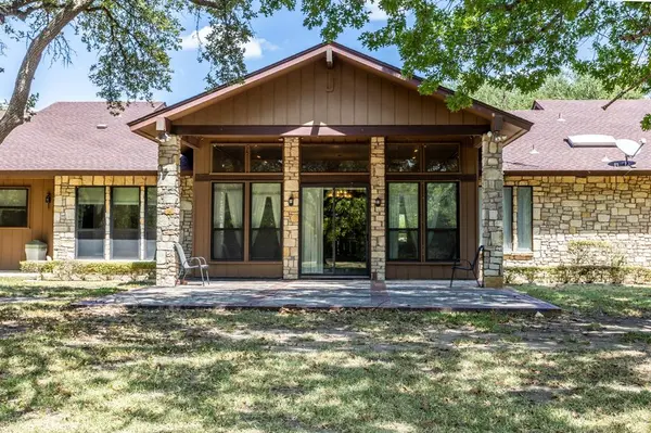2300 W MAIN Street, Lancaster, TX 75146