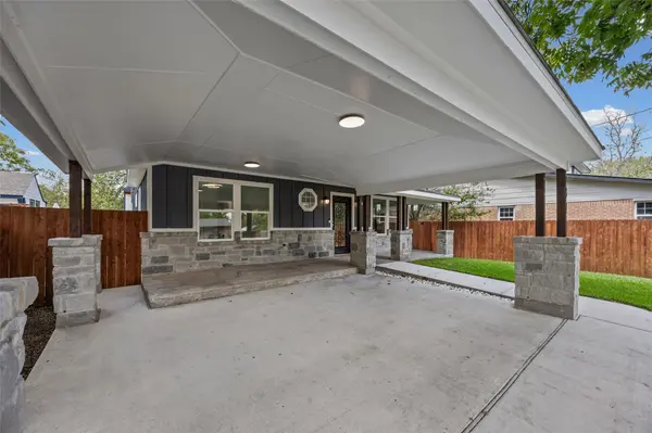 731 Neches ST, Lockhart, TX 78644