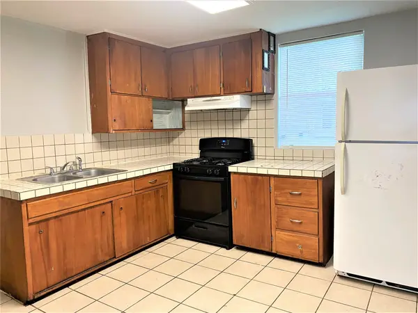 621 S Commerce ST, Lockhart, TX 78644