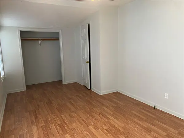 621 S Commerce ST, Lockhart, TX 78644