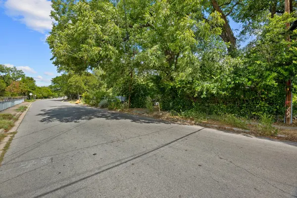 4908 Sara DR, Austin, TX 78721