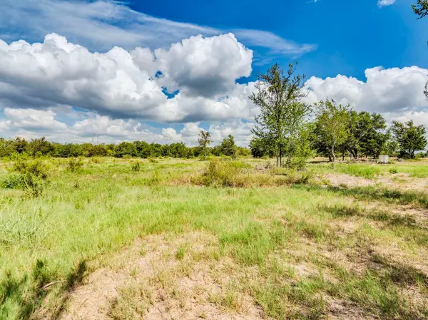 120 Hillcrest LN, Dale, TX 78616