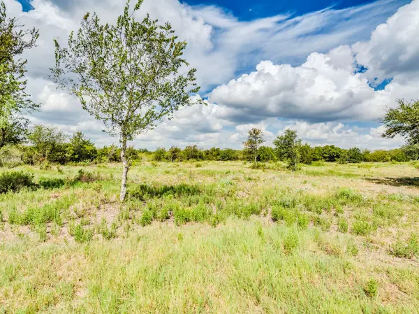 120 Hillcrest LN, Dale, TX 78616