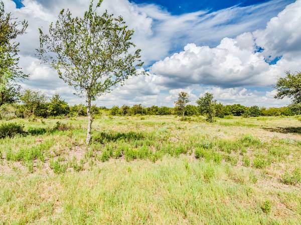 120 Hillcrest LN, Dale, TX 78616