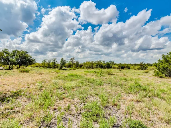 120 Hillcrest LN, Dale, TX 78616