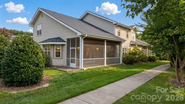 124 Towne Place DR, Hendersonville, NC 28792