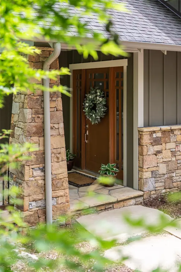 20 Higdon LN, Fairview, NC 28730