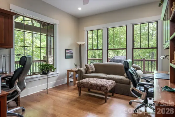 20 Higdon LN, Fairview, NC 28730