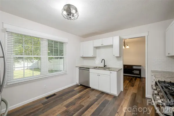 1376 Glenheath DR, Hendersonville, NC 28791