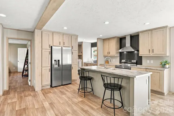 1001 Fisher LN, Marshall, NC 28753