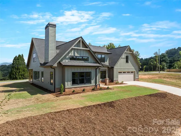 11 Sky DR S #2, Asheville, NC 28804