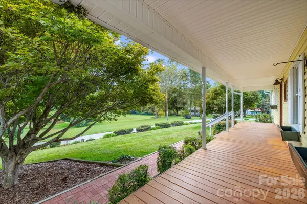 53 Armstrong RD, Etowah, NC 28729