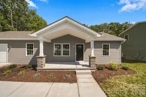 5110 Hanging Rock CT, Hickory, NC 28601