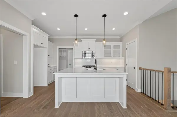 8283 Brockway ST, Lenexa, KS 66220