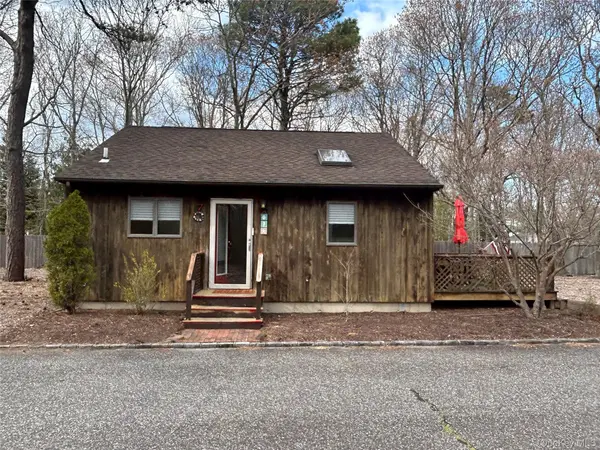 126 Lynn AVE #7, Hampton Bays, NY 11946