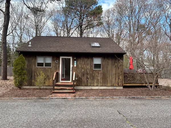 126 Lynn AVE #7, Hampton Bays, NY 11946