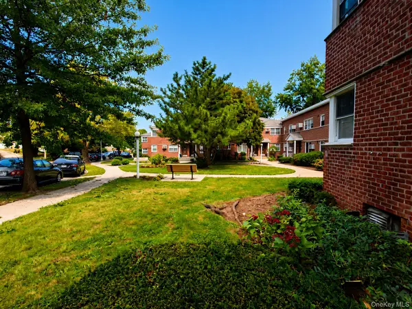 196-08 Pompeii AVE #1B, Hollis, NY 11423