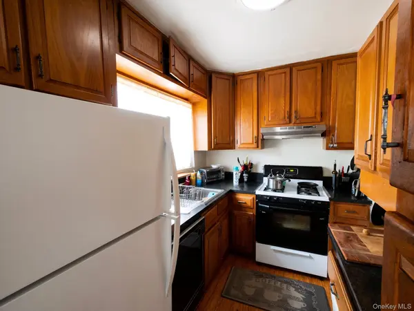 196-08 Pompeii AVE #1B, Hollis, NY 11423