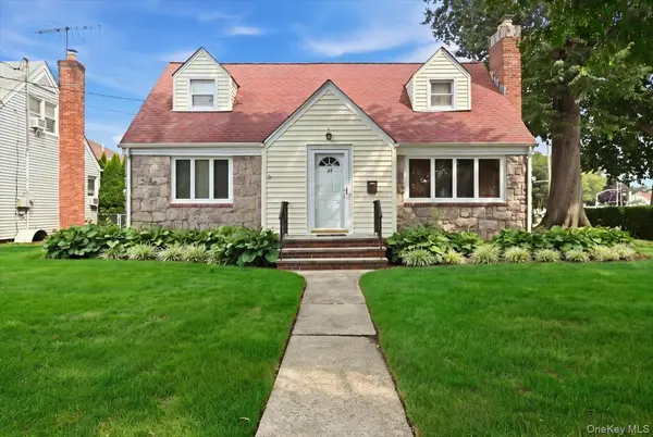 43 Scott ST, New Hyde Park, NY 11040