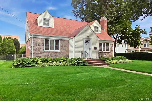 43 Scott ST, New Hyde Park, NY 11040