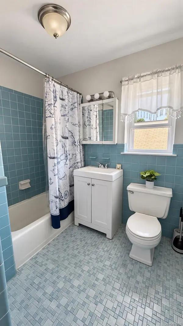 195-07 37th AVE, Flushing, NY 11358