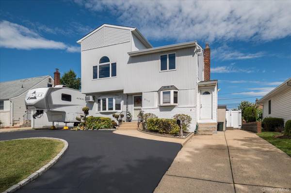 3117 Ward LN, Wantagh, NY 11793