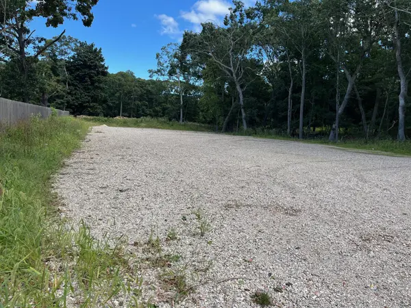 360 Montauk Hwy, Eastport, NY 11941